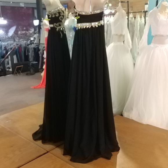 Jonathan Kayne gown - Picture 6 of 12